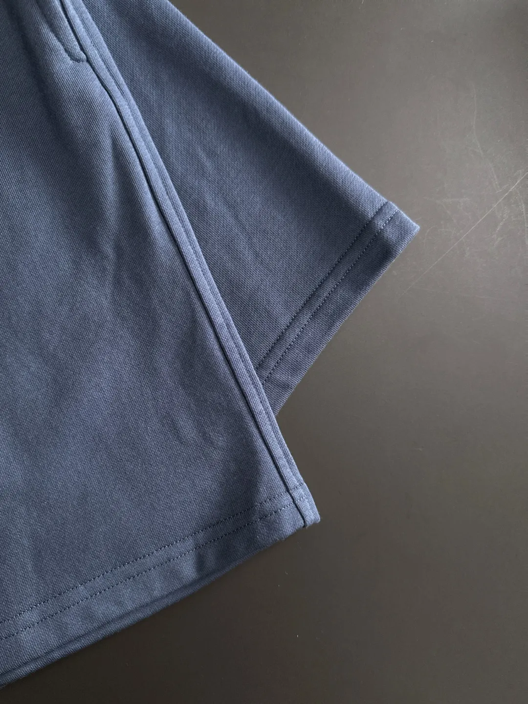 🅿️330 shipped next day, high quality Stone lsland/stone island 2025 spring and summer new style casual solid color loose shorts with elastic band, two needle stitches at the hem of the trousers, fine and firm stitching, custom-made fabrics at the counter, high breathability and comfort, impeccable details, brand element design concept, reflecting high quality. It feels delicate and soft! It presents a casual cut and the upper body shape is great! Size: S-XXL